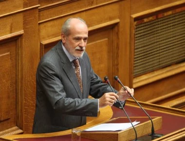 Κουτσούκος: «Yπόλογος για βαριά αμέλεια ο Τσακαλώτος για τα 10.119 ακίνητα που εκχώρησε στο Υπερταμείο»